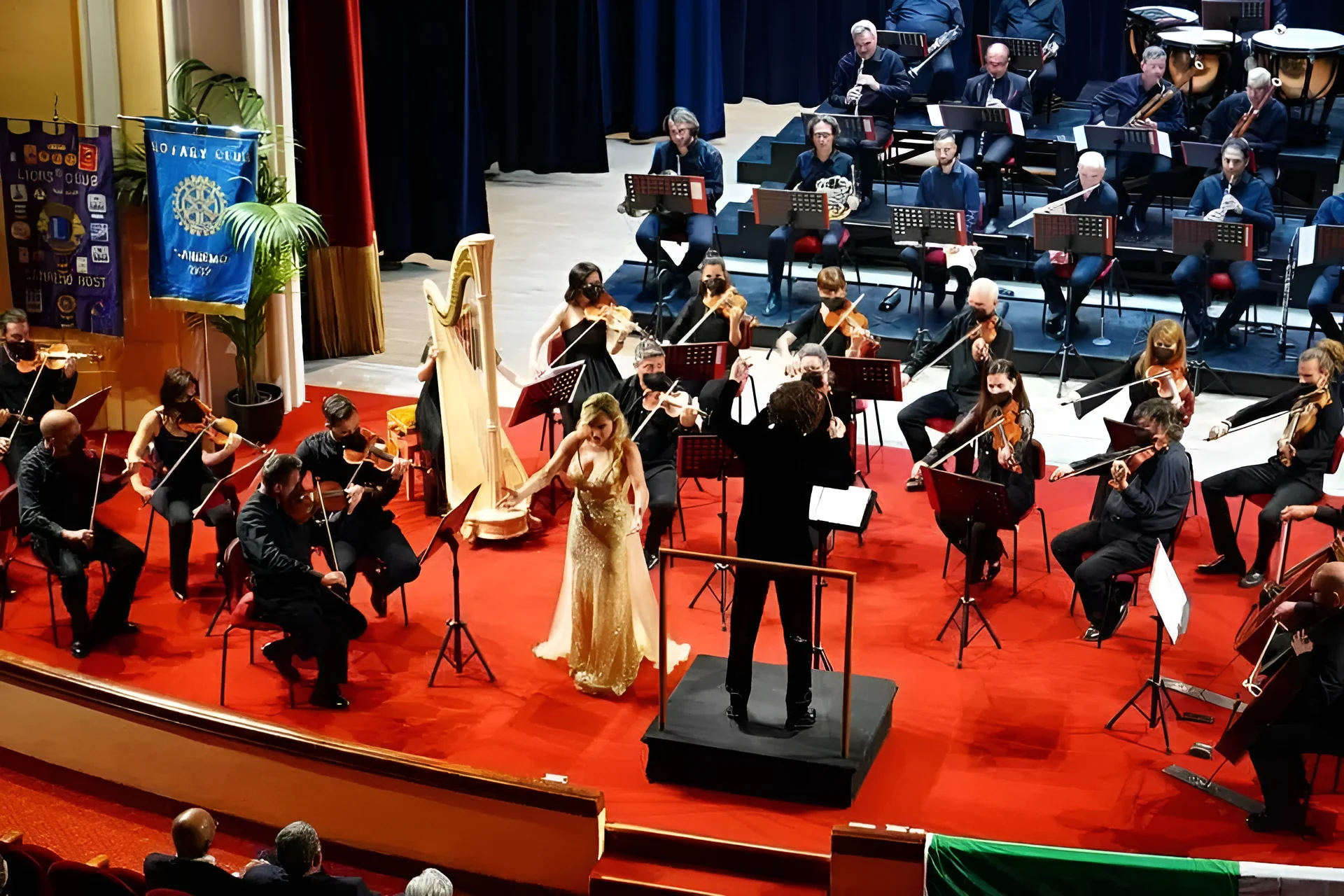 Orchestra concert with Venicia Rasmussen, wide view